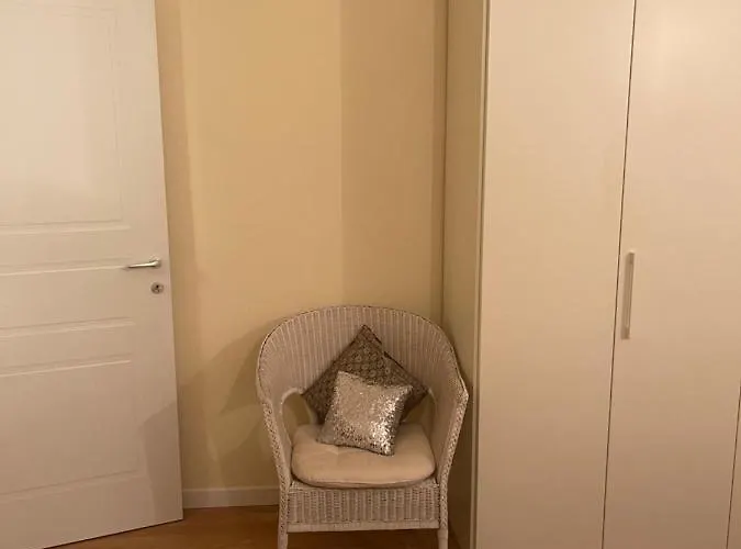 Apartment Easy Italy Balcony Mailand